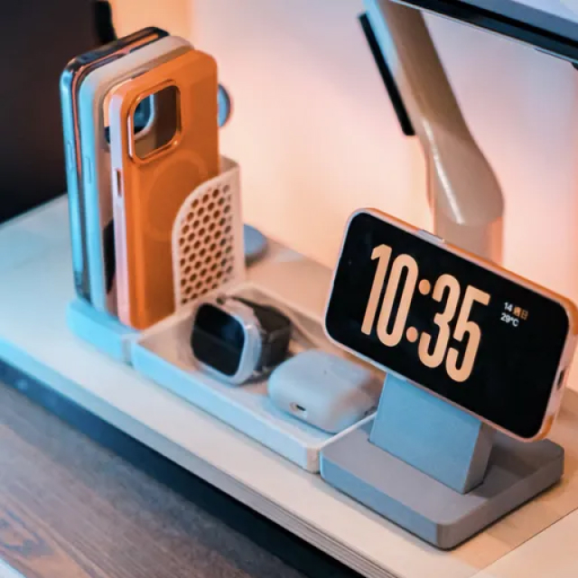 MAGNETIC MODULAR IPHONE STORAGE SYSTEM