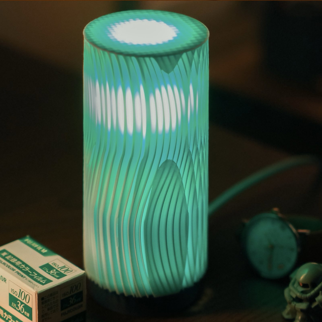 Minimal mesh lamp - woody